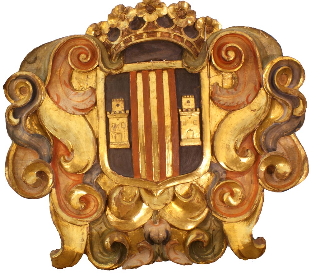 Imagen final de la restauración del escudo del ático del retablo